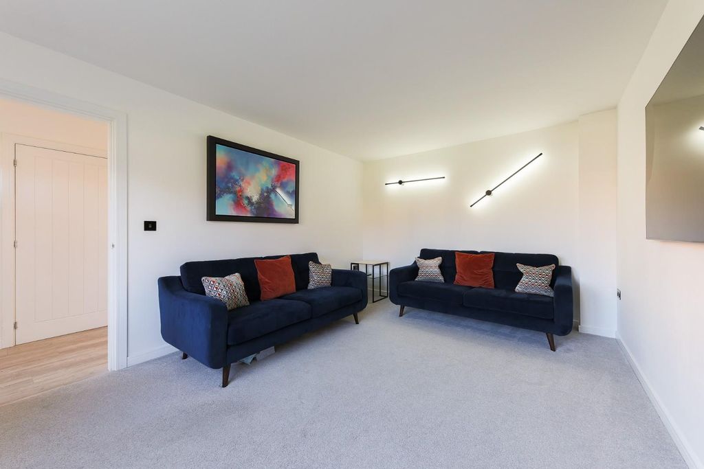 Property photo 3 of 21 Living Room