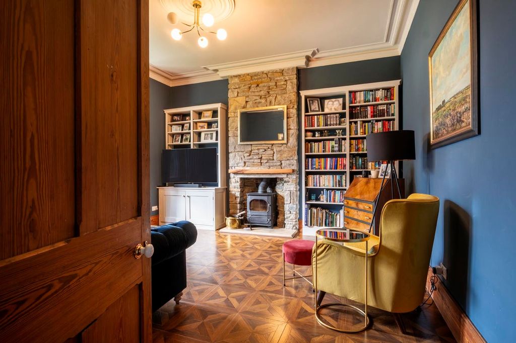 Property photo 2 of 24