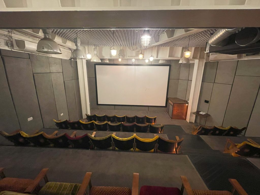 Property photo 3 of 8 Building