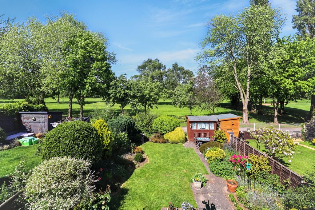 Property photo 2 of 23 5160593