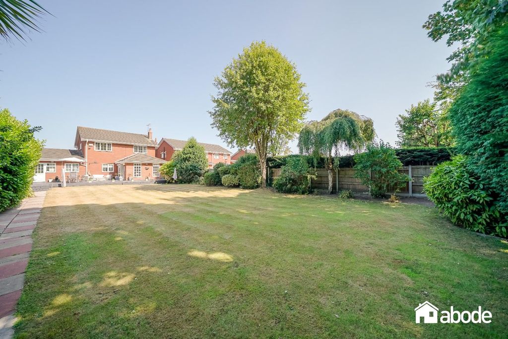 Property photo 2 of 29 41 Elsworth Close-27.Jpg