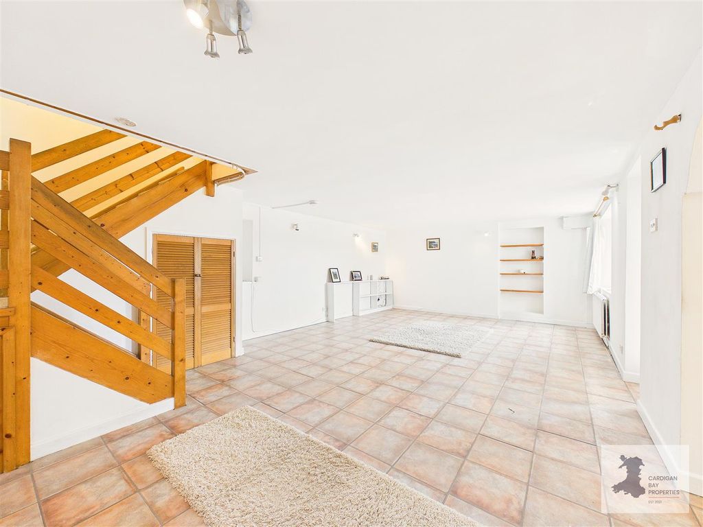 Property photo 3 of 24 Lounge/Diner