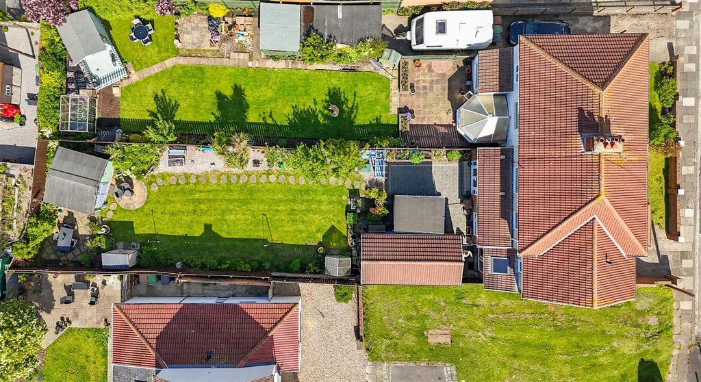 Property photo 2 of 33