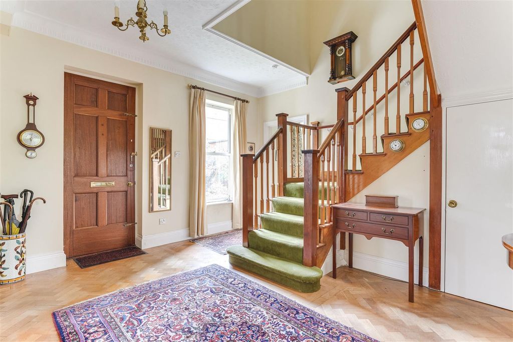 Property photo 3 of 22 Maberly Court-33.Jpg