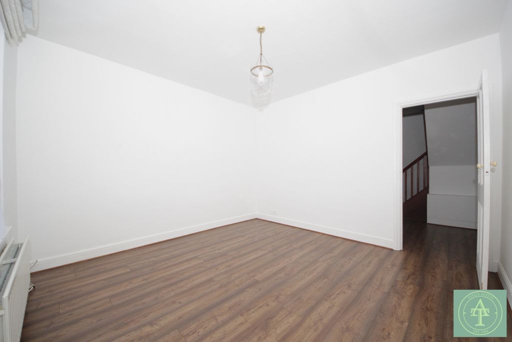 Property photo 3 of 16 Gallery