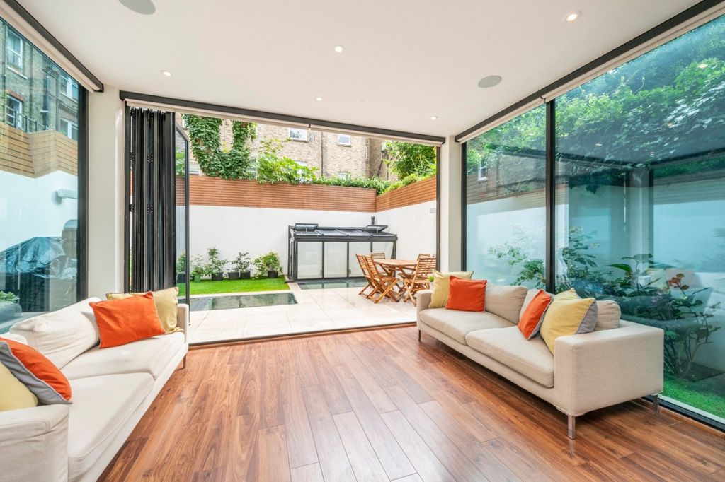 Property photo 1 of 25