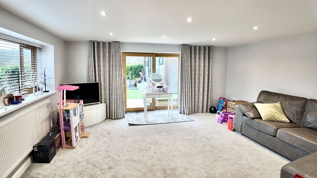 Property photo 3 of 38