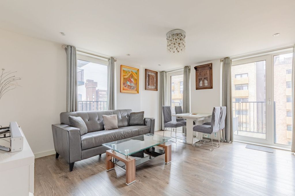 Property photo 1 of 31 Living Room