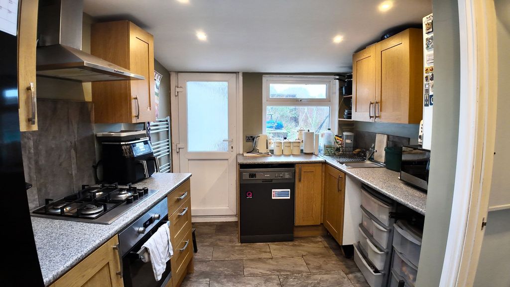 Property photo 3 of 21