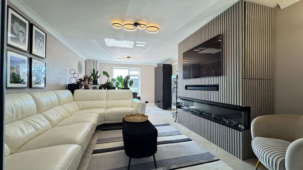 Property photo 2 of 29