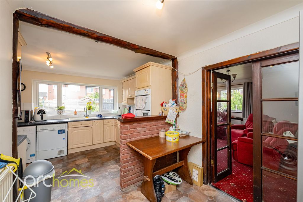 Property photo 3 of 24 Stjames-12.Jpg