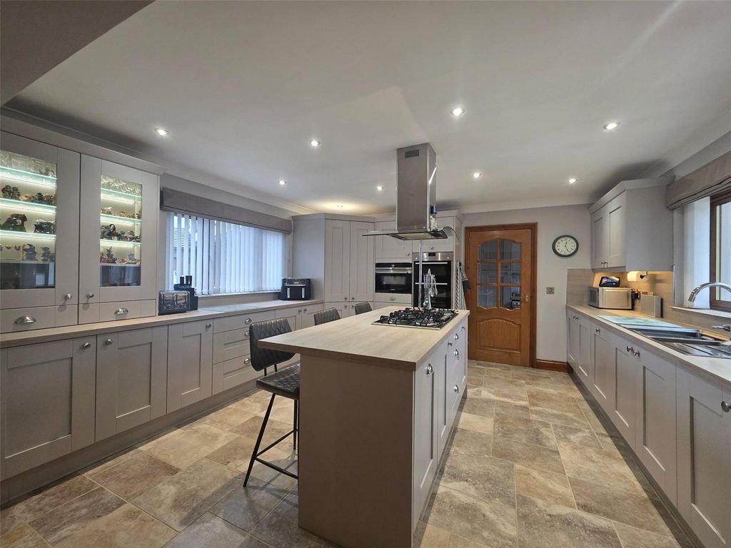 Property photo 2 of 38 Picture No. 04