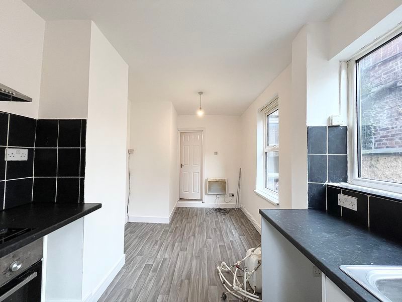 Property photo 3 of 8 Photo 5