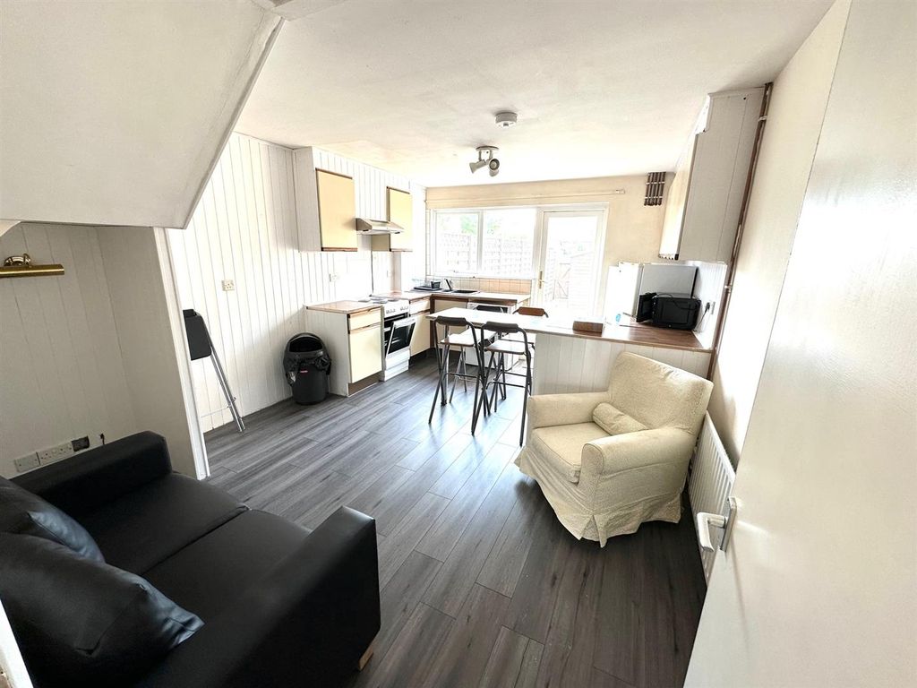 Property photo 2 of 21 liv1.Jpg