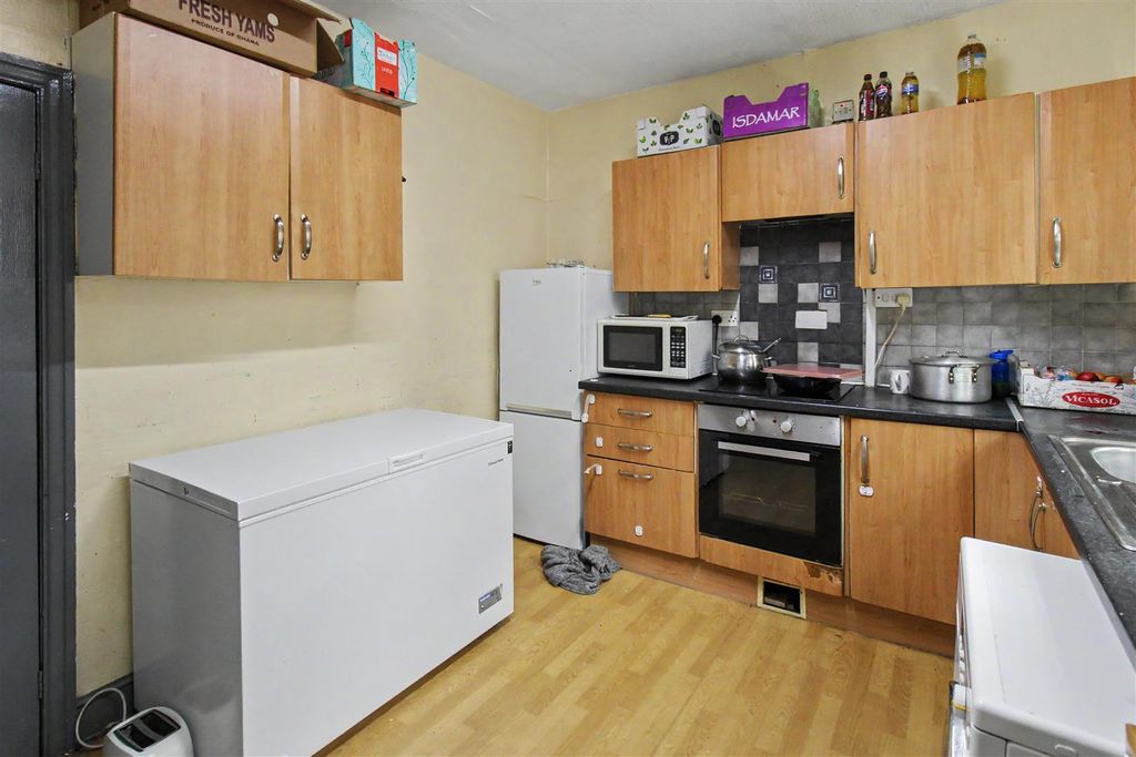 Property photo 3 of 15 03_274A05E1-2512-429A-A0B0-882038396661.Jpeg