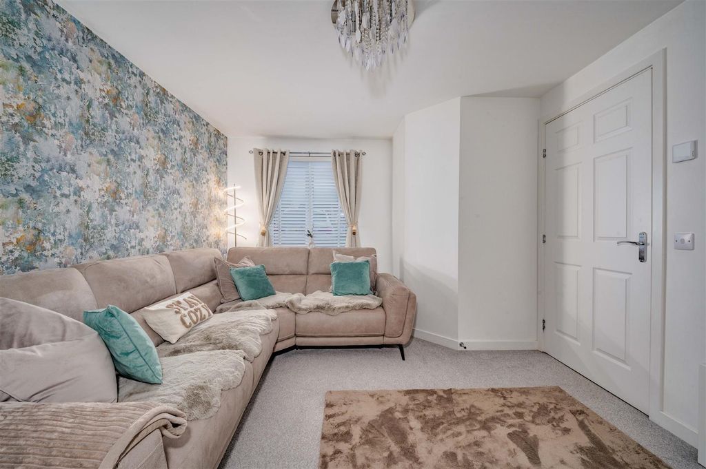 Property photo 3 of 18 38 Railton Gardens Arbroath-13.Jpg