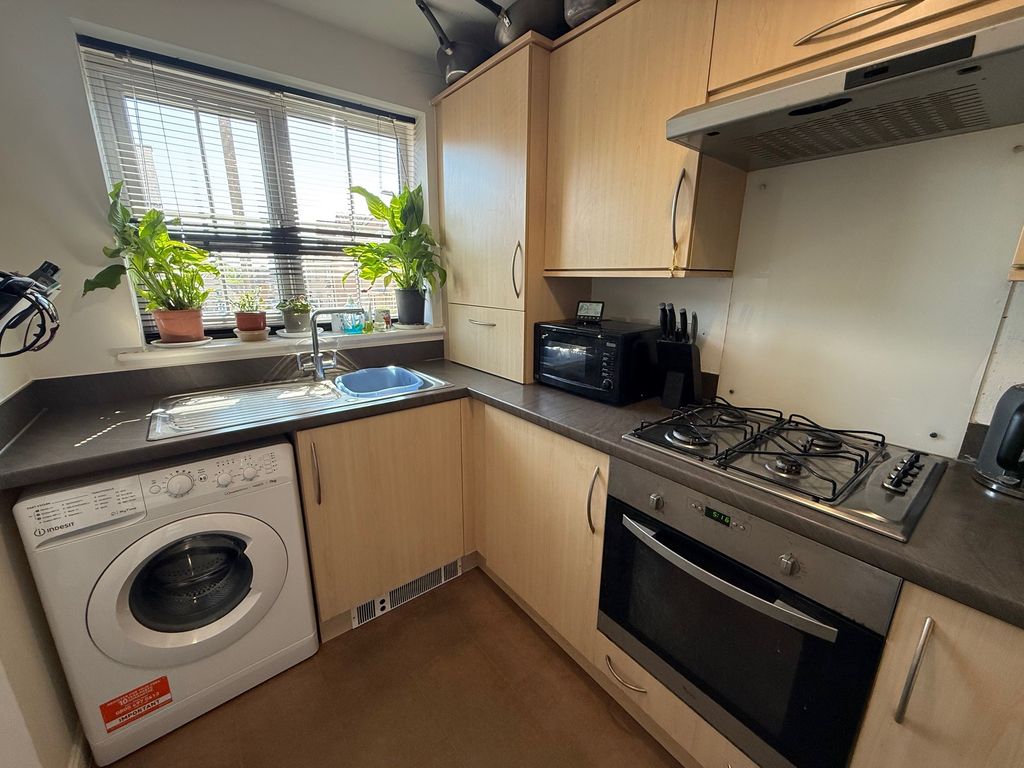 Property photo 2 of 14 Kitchen Aspect 2