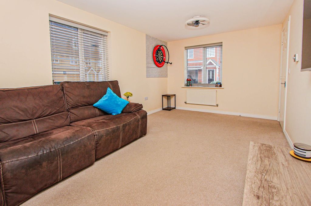 Property photo 2 of 12 Lounge