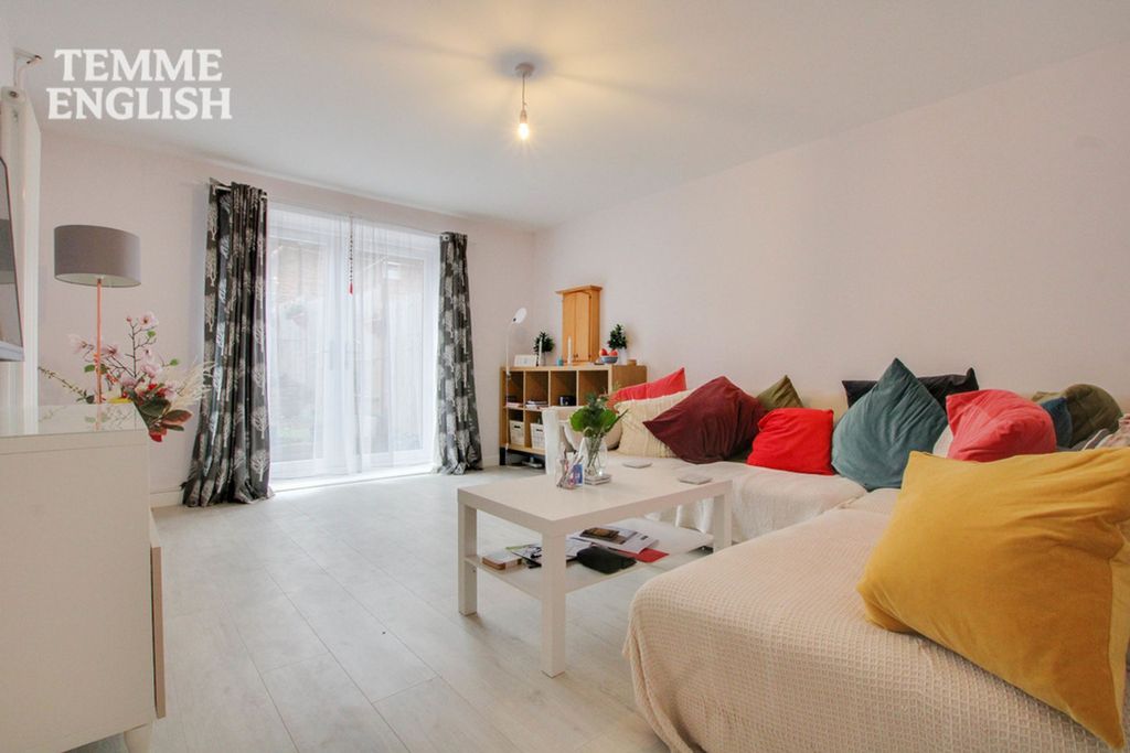 Property photo 2 of 21