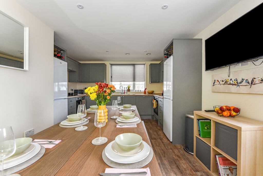 Property photo 3 of 27