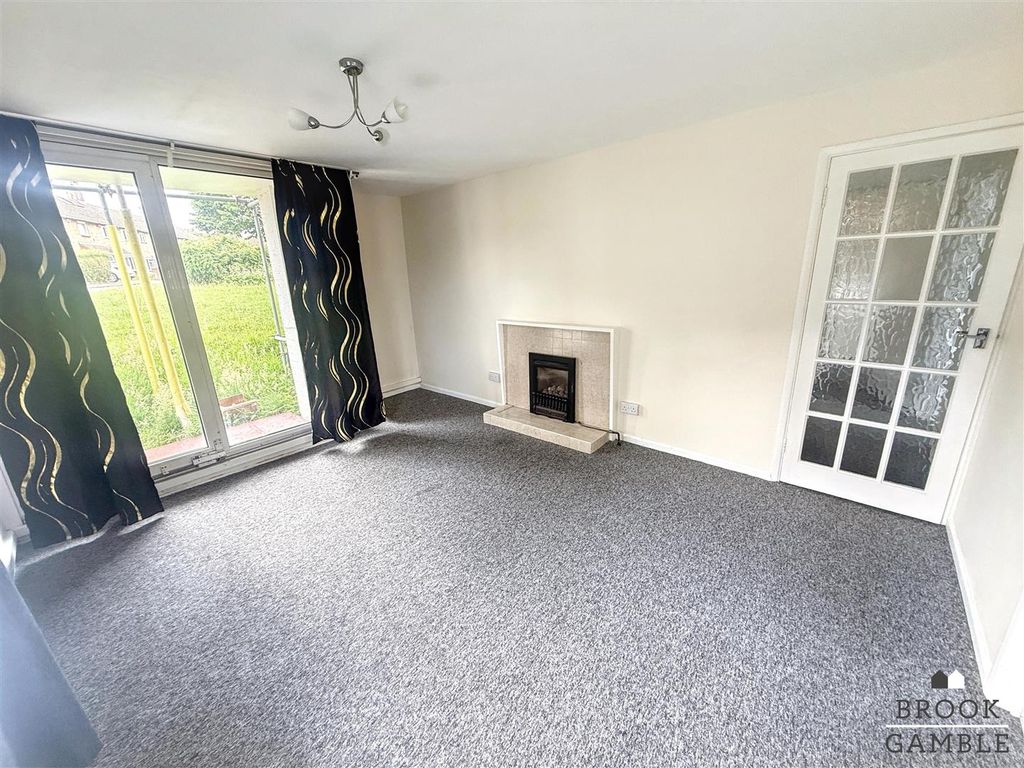 Property photo 3 of 11 01323 438506