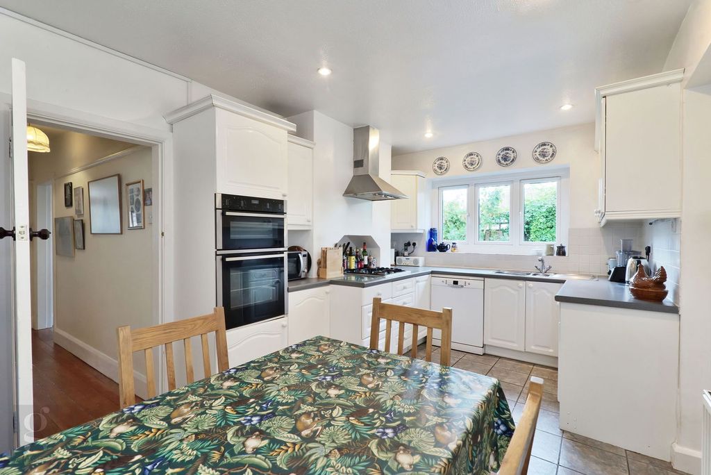 Property photo 2 of 32