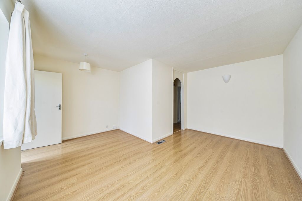 Property photo 2 of 15 1296598-9-68274A1...