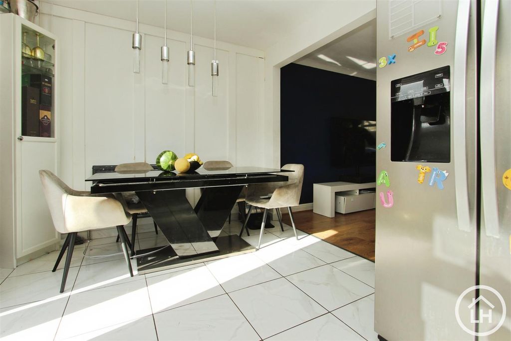 Property photo 2 of 9 Kitchen / Diner