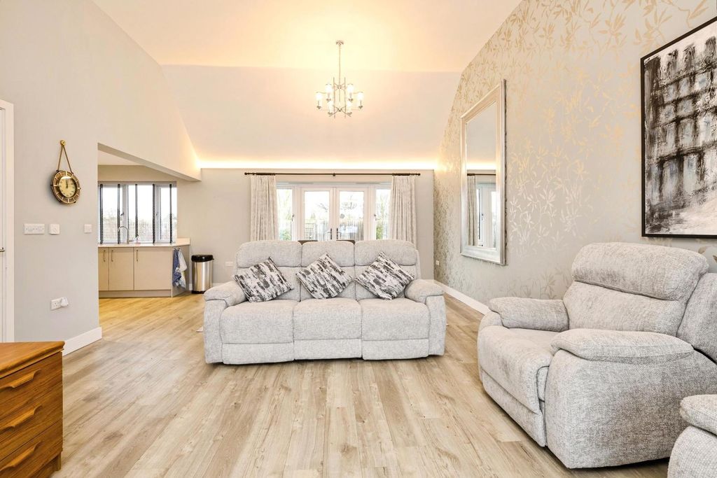 Property photo 3 of 20 Pbox-Img.Jpg