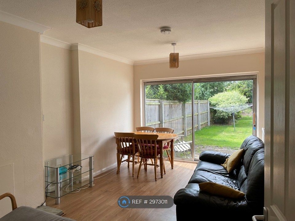 Property photo 1 of 13 Living Room
