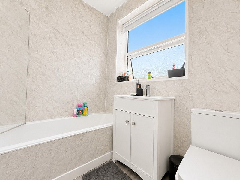 Property photo 3 of 18 Bathroom