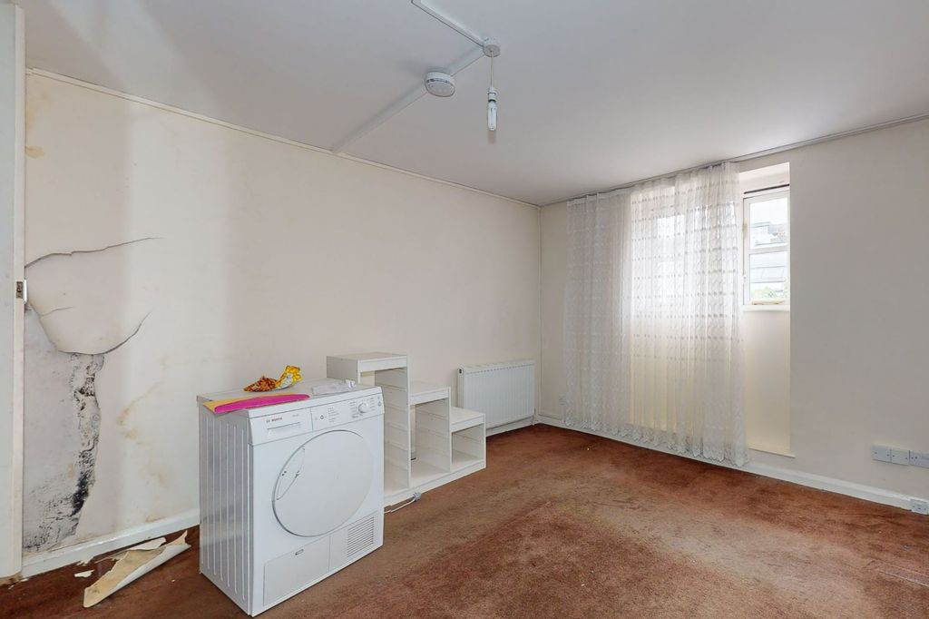 Property photo 3 of 12 232B Portnall Road, Maida Vale, London, W9 3Bj