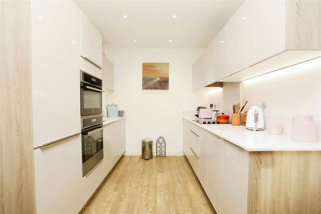 Property photo 3 of 20 Picture No. 04
