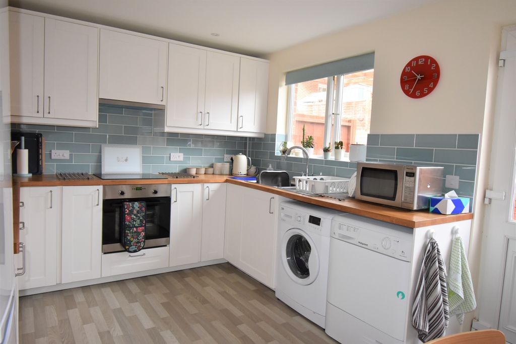 Property photo 2 of 9