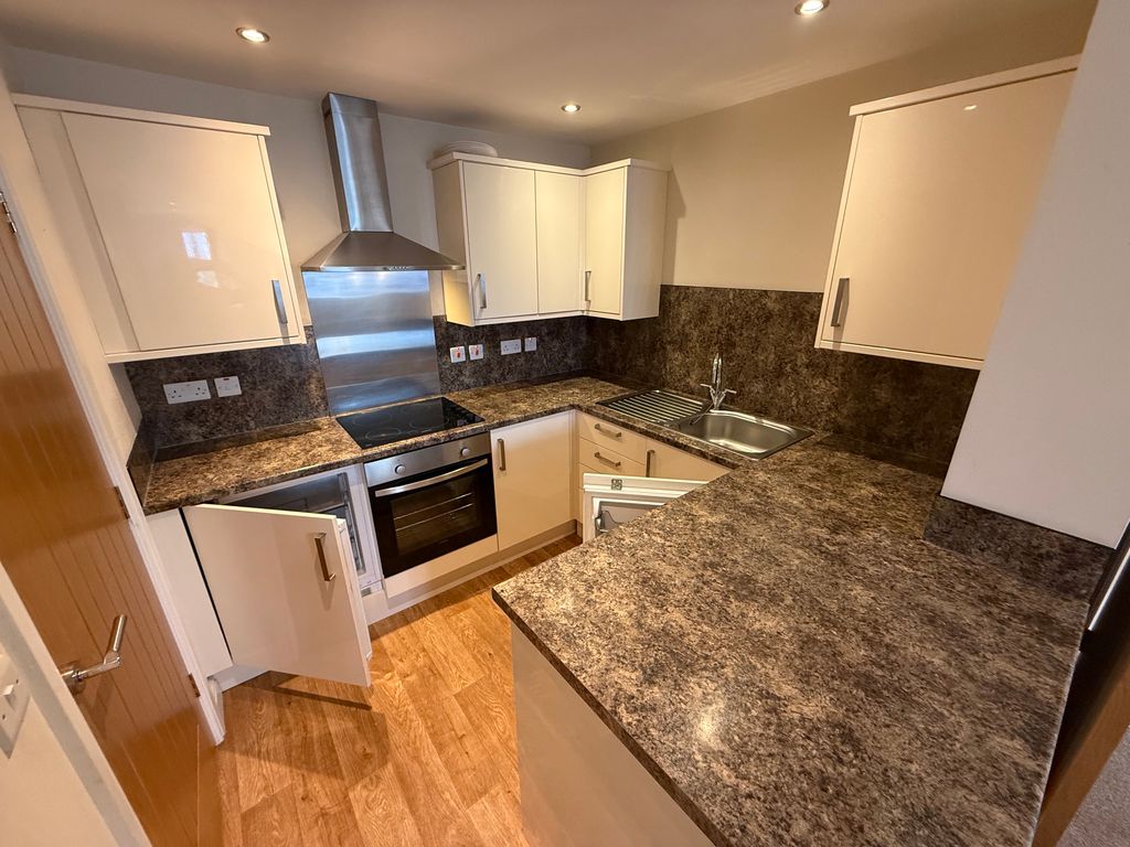 Property photo 1 of 10 Kitchen