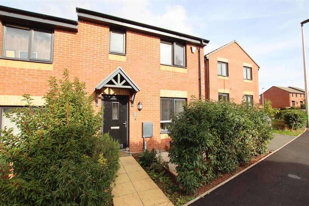 Property photo 1 of 12 Front Aspect.Jpg