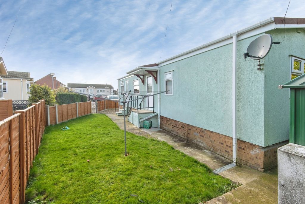 Property photo 2 of 14 Side Garden