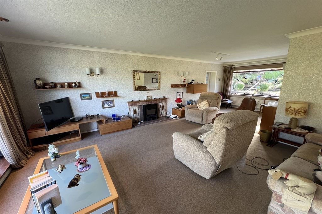Property photo 3 of 16 Living Room