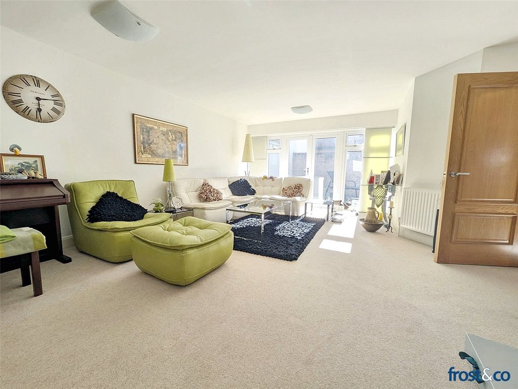 Property photo 2 of 20 Lounge