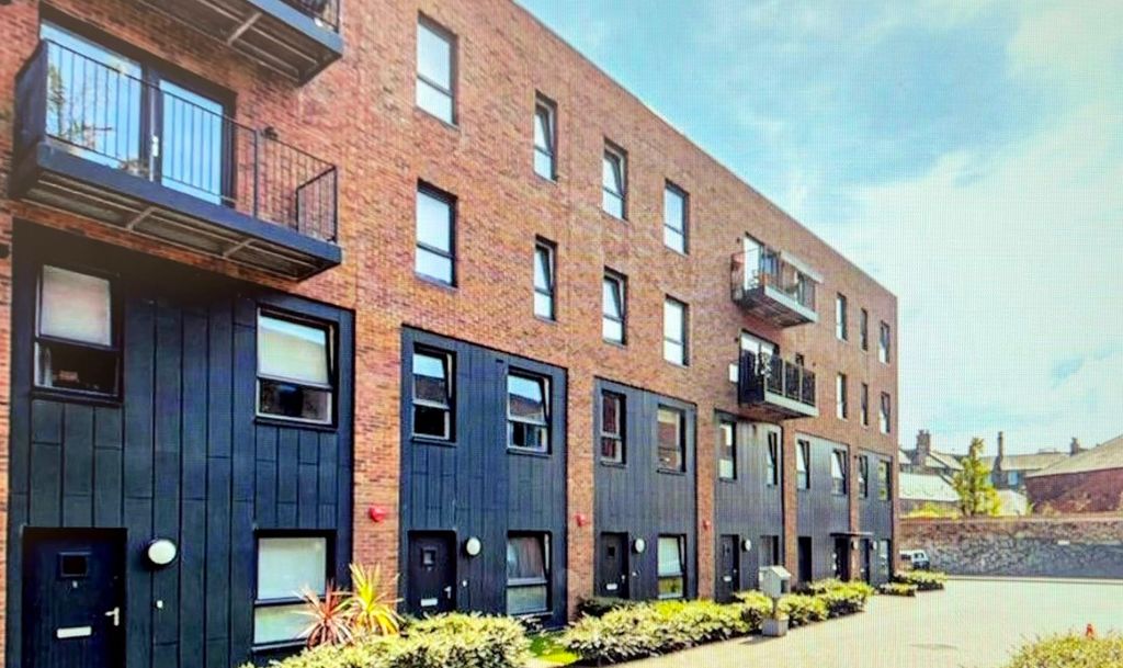 Property photo 1 of 9