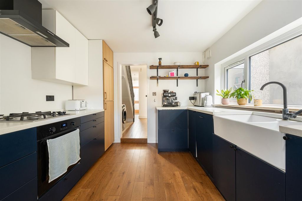 Property photo 2 of 24 Monega Road, E12