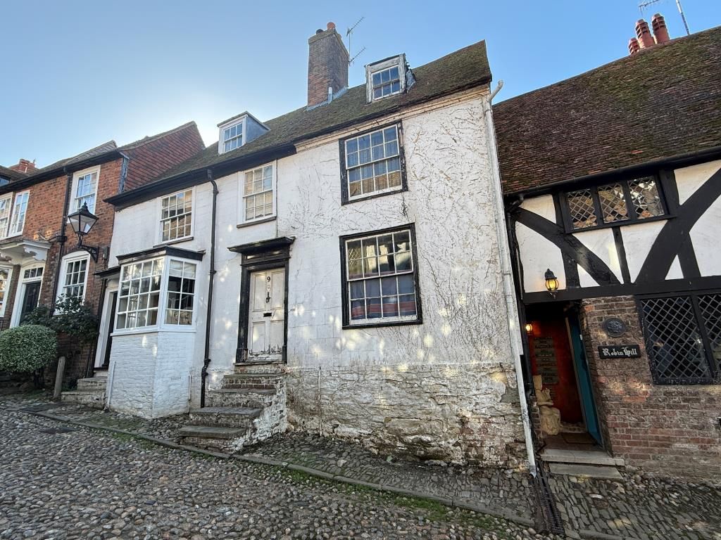 Property photo 1 of 7 Mid-Terrace House