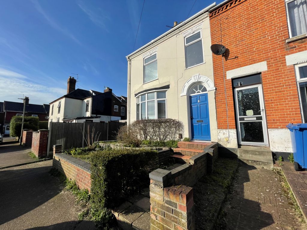 Property photo 3 of 12