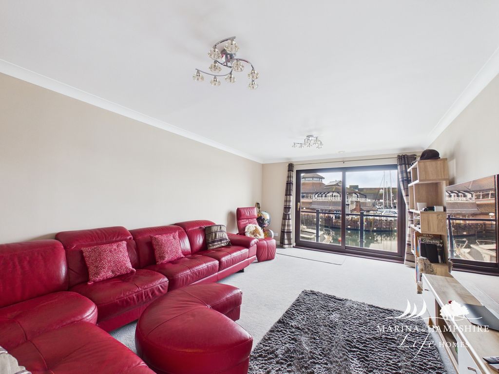 Property photo 3 of 31 Cam03915G0-Pr0033-Still012