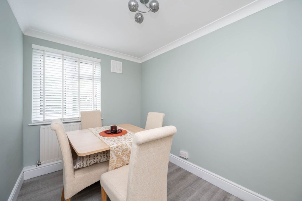 Property photo 3 of 22