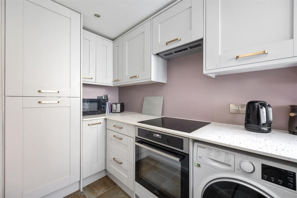 Property photo 3 of 17 Kitchen