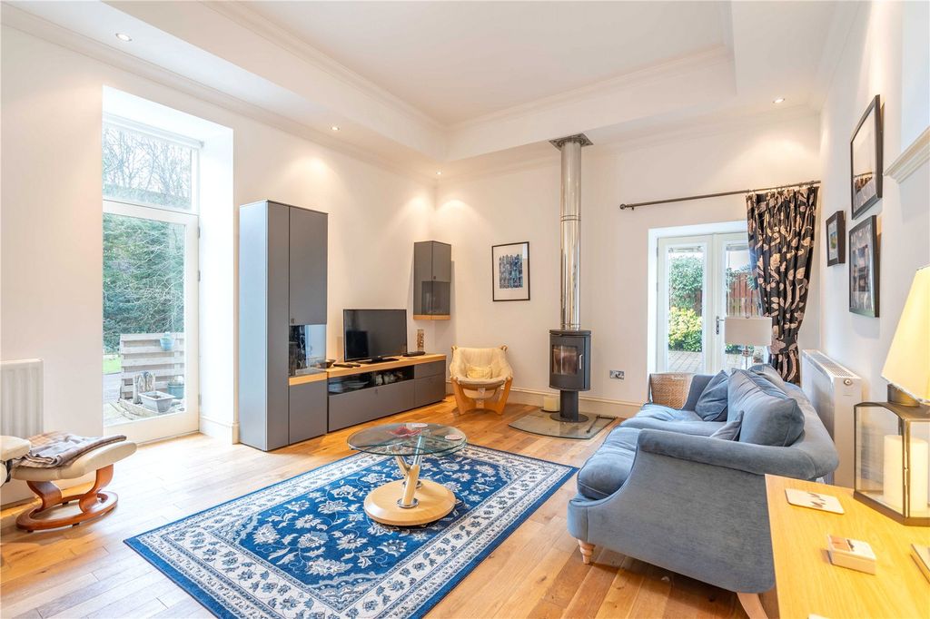 Property photo 3 of 26 11 Temple Mains