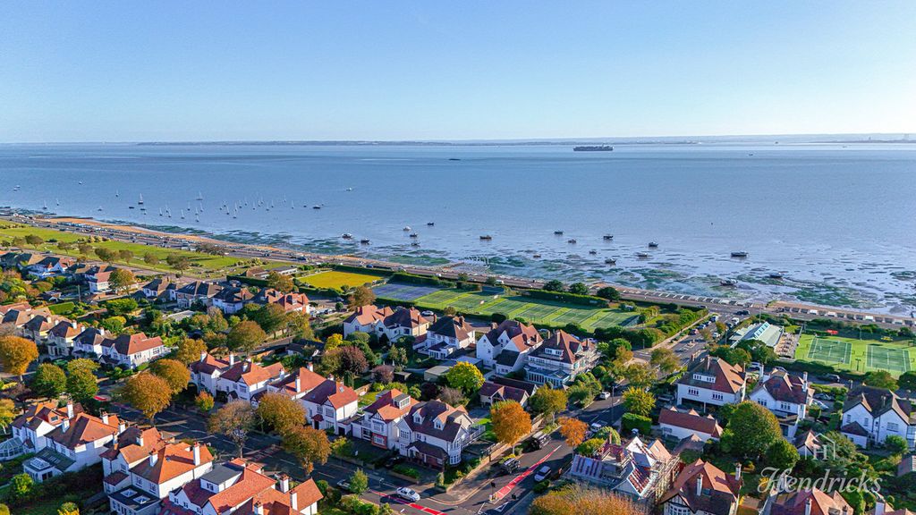 Property photo 2 of 41