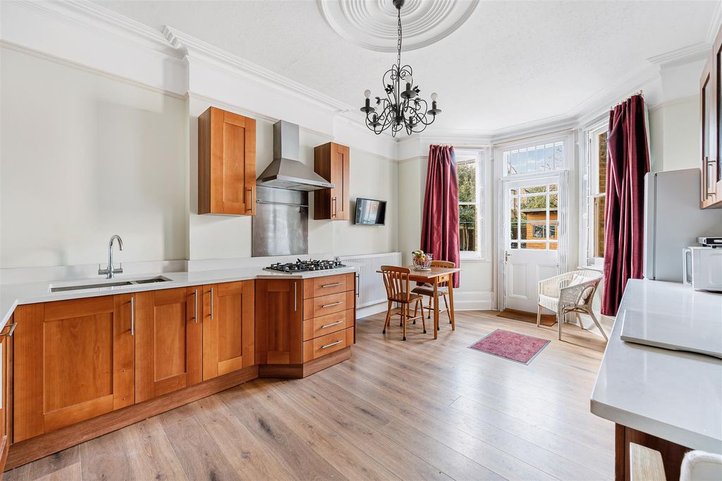 Property photo 3 of 15 42 Lexden Road-4.Jpg