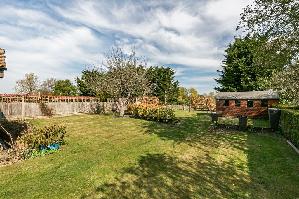 Property photo 2 of 25 Garden